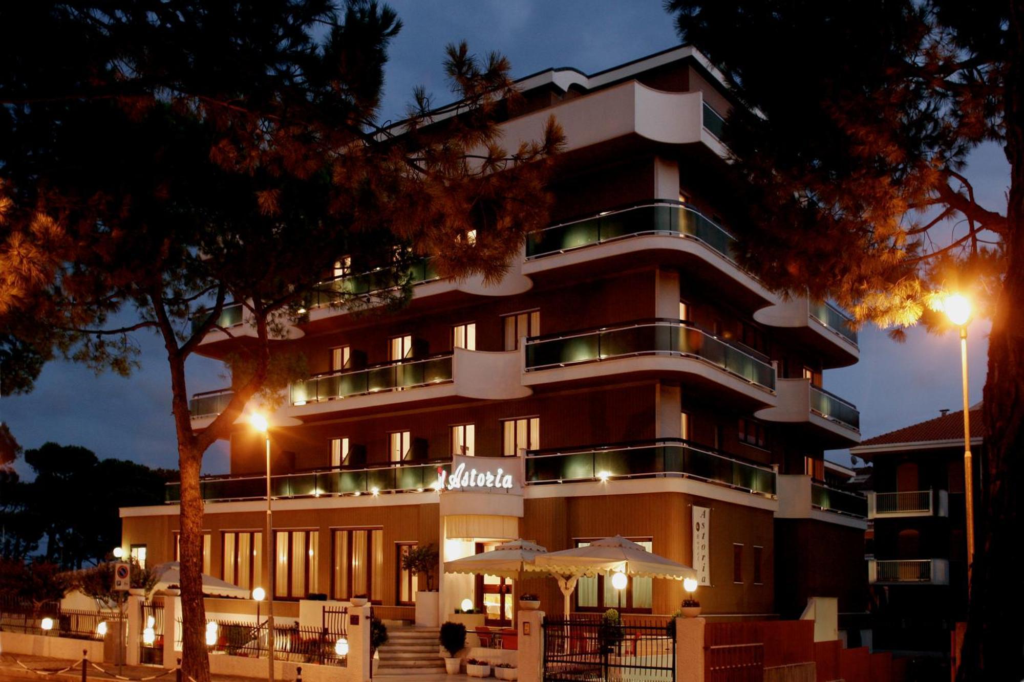 Hotel Astoria ปีเนโต ภายนอก รูปภาพ