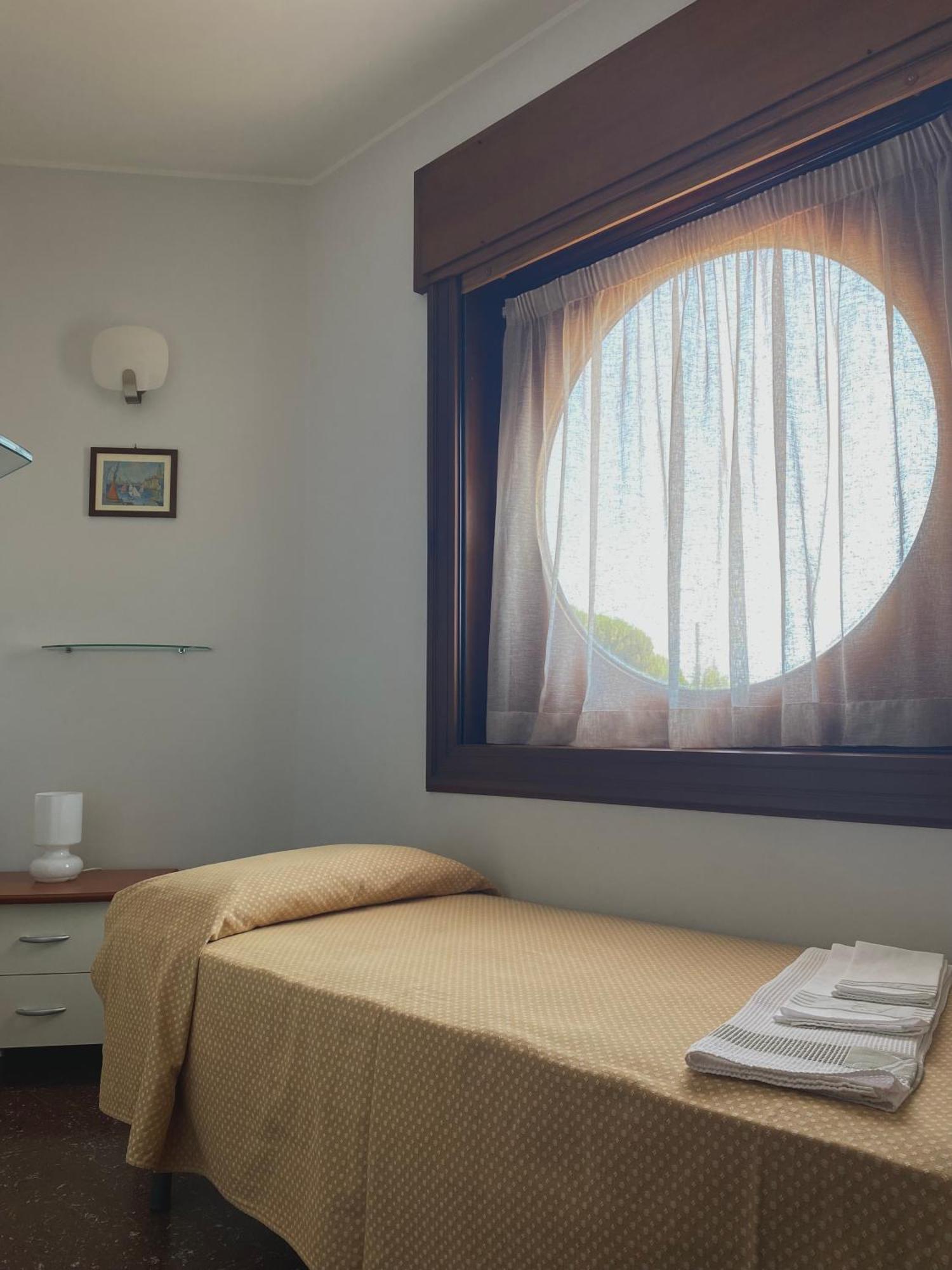 Hotel Astoria ปีเนโต ภายนอก รูปภาพ