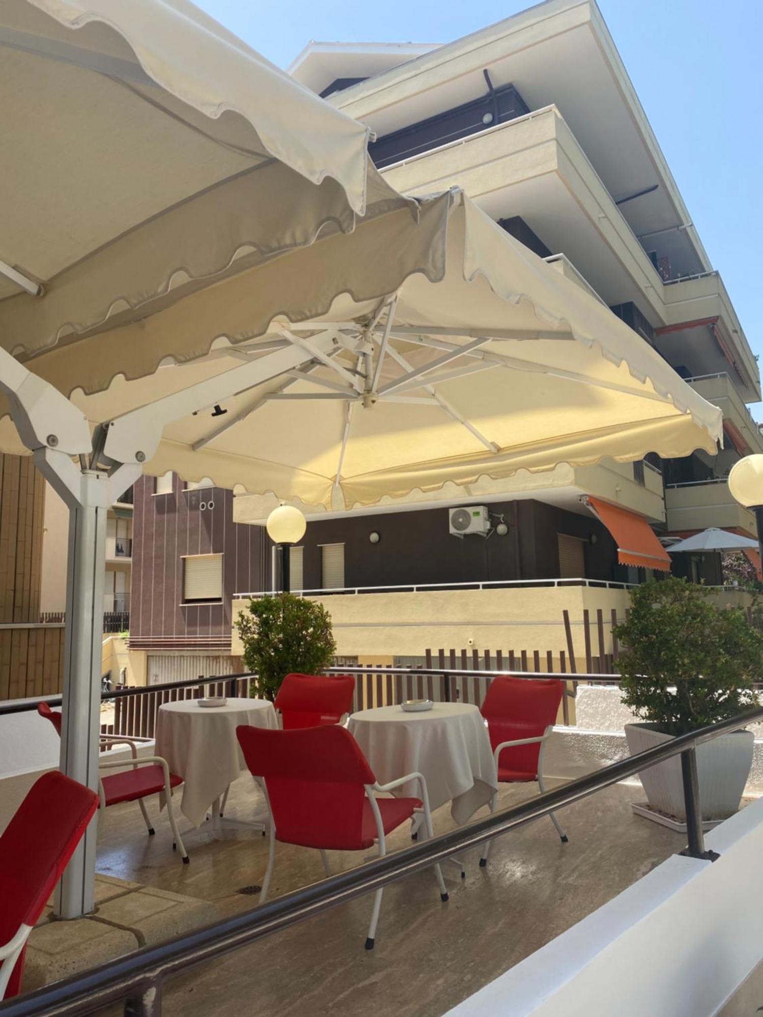 Hotel Astoria ปีเนโต ภายนอก รูปภาพ